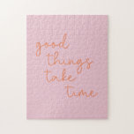 Niedliches inspirierendes Zitat in Rosa und Orange<br><div class="desc">Hochwertiges, ermutigendes und inspirierendes Zitat in trendigem Pastellrosa und orangefarbenem, modernem Schriftsatz - Gute Dinge brauchen Zeit!</div>