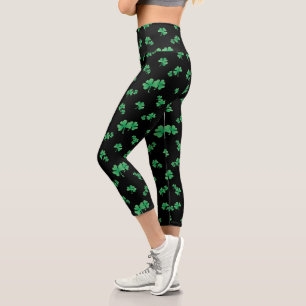 Niedliches irisches Kleeblatt-Muster auf Black Capri Leggings