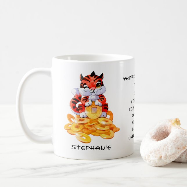 Niedliches Jahr des Tiger Personalisiert  Kaffeetasse (Mit Donut)