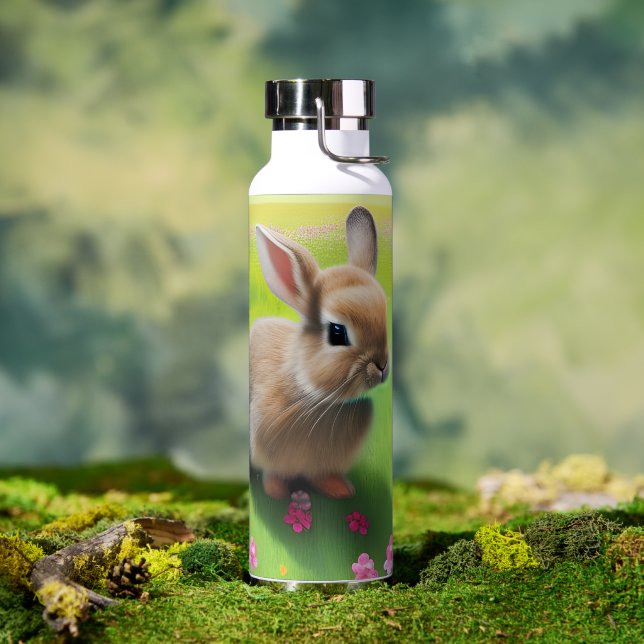 Niedliches Kaninchen auf einer Blume-Wiese Trinkflasche (Außenbereich)