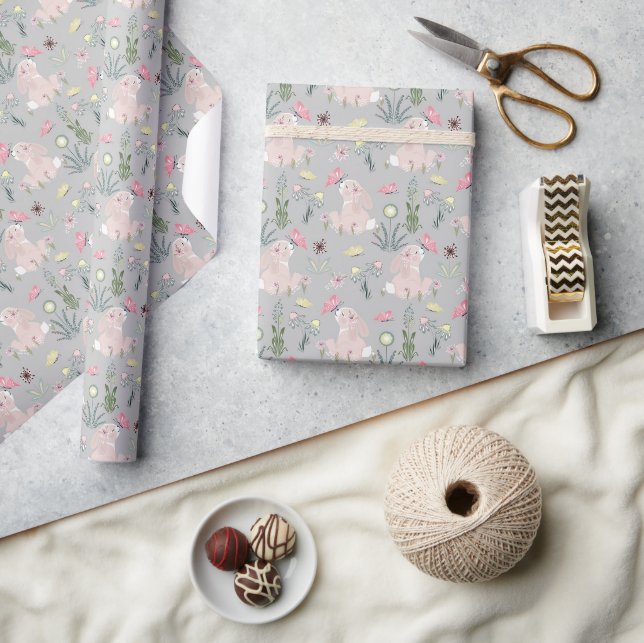 niedliches Kaninchen mit Blume und Schmetterlingen Geschenkpapier (Kunsthandwerk)