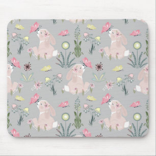 niedliches Kaninchen mit Blume und Schmetterlingen Mousepad