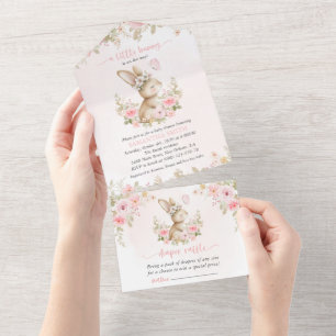 Niedliches Kaninchen, Schmetterling, rosa Blumen, All In One Einladung