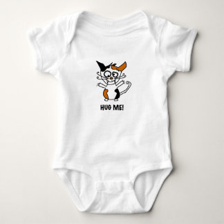 Niedliches Kätzchen benötigt eine Umarmung Baby Strampler