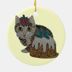 niedliches Kätzchen, das zu Weihnachten Pudding i Keramikornament