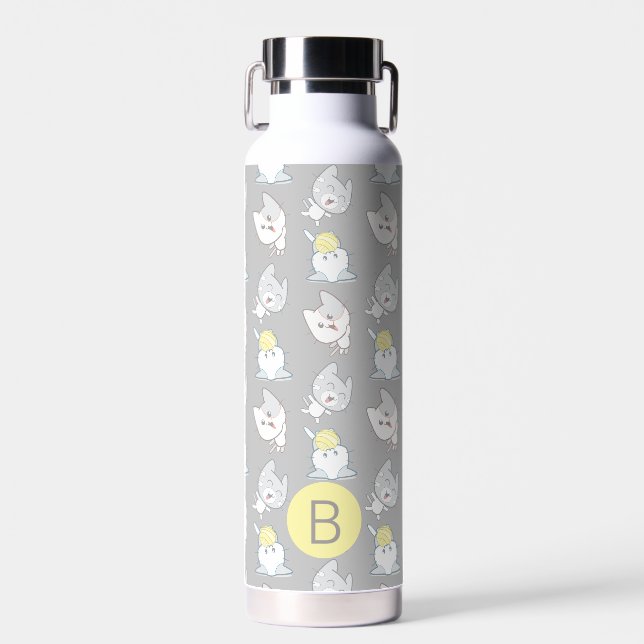 Niedliches Kawaii Katzenmuster Grau-Gelbe Monogram Trinkflasche (Vorne)