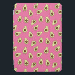 Niedliches Kawaii lächelndes Avocado-Muster iPad Pro Cover<br><div class="desc">Entzückende Avocado kennzeichnet gemusterte iPad Abdeckung ein ganz vorbei Muster des Lächelns und des Blinzelns der kawaii Artavocados auf einem vibrierenden rosa Hintergrund. Ein niedlicher Entwurf,  der für Avocadoliebhaber oder kawaii Fans perfekt ist!</div>