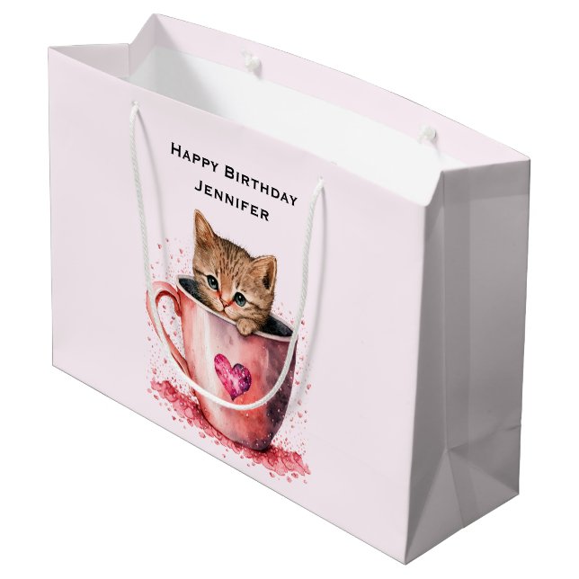 Niedliches Kitten in einem Teacup mit Herz Geburts Große Geschenktüte (Rückseite Schrägansicht)