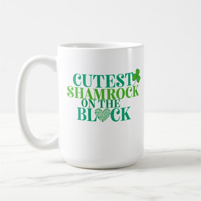 Niedliches Kleeblatt am St. Patrick's Day Kaffeetasse (Links)