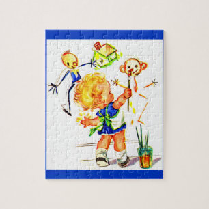 niedliches kleines Mädchen an der Wand