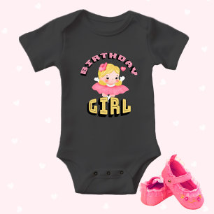 Niedliches kleines Mädchen Baby Strampler