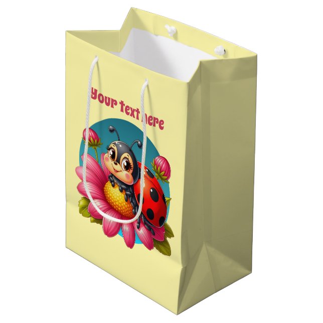 Niedliches Ladybug-Party Mittlere Geschenktüte (Vorderseite Schrägansicht)