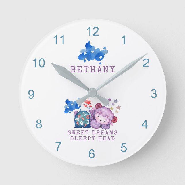 Niedliches Lamm Sweet Dreams Sleepy Name Baby Runde Wanduhr (Vorderseite)