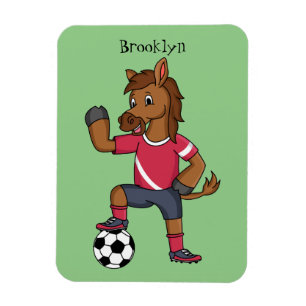 Niedliches lustiges Pferd beim Fußballspielen Cart Magnet