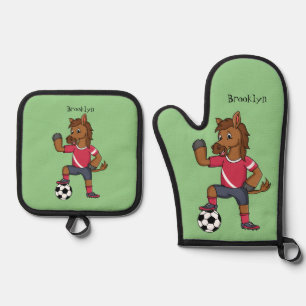 Niedliches lustiges Pferd beim Fußballspielen Cart Ofenhandschuh & Topflappen-Set