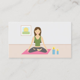 Niedliches Mädchen, das Yoga im Zimmer macht Visitenkarte