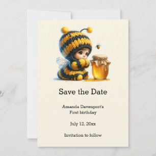 Niedliches Mädchen in Bee Costume mit Honey Geburt Save The Date