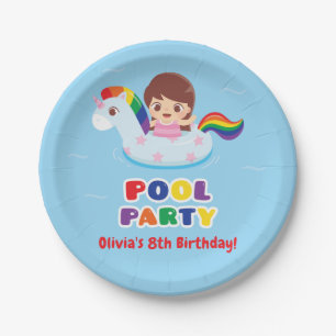 Niedliches Mädchen in Unicorn Float Kinder Party v Pappteller