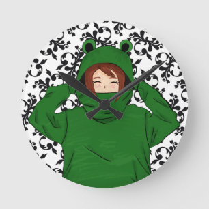 Niedliches Mädchen mit Green Frog Hoody Zeichnend Runde Wanduhr