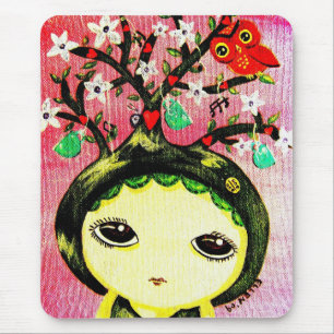 Niedliches Mädchen - sie wächst einen Baum Mousepad