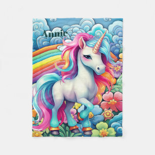 Niedliches Mädchen unicorn geben den Namen Fleecedecke