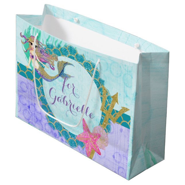 Niedliches Monogramm Mermaid Aquamarin und Lila Große Geschenktüte (Vorderseite Schrägansicht)