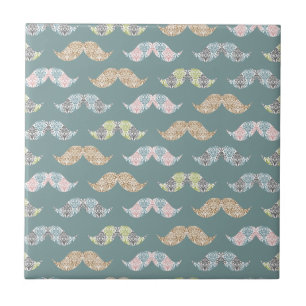 Niedliches Mustache-Muster mit Damask-Overlays Fliese