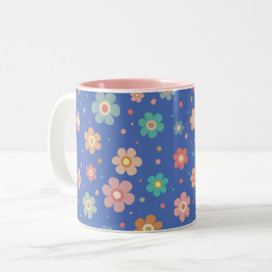 Niedliches Muster für mehrfarbige Blume auf blau Zweifarbige Tasse