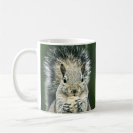 Niedliches Nahes Up of a Squirrel Snacking Wildlif Kaffeetasse