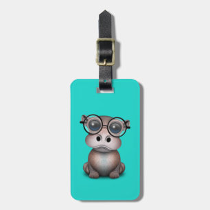 Niedliches Nerdy Baby-Flusspferd-tragende Gläser Gepäckanhänger