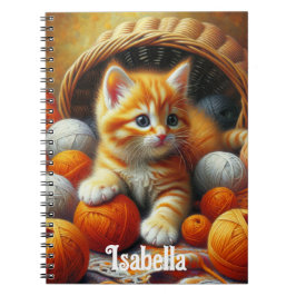 Niedliches Orange- und White Kitten-Spiel im Garn Notizblock