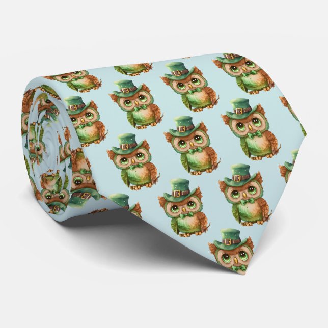 Niedliches Owl in einem Green Top Hat-Muster Krawatte (Gerollt)