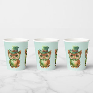 Niedliches Owl in einem grünen Top Hat Pappbecher