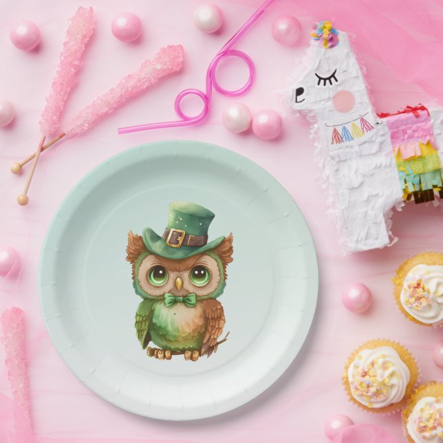 Niedliches Owl in einem grünen Top Hat Pappteller (Party)