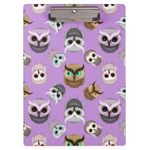 Niedliches Owls Muster im Lila Hintergrund Klemmbrett