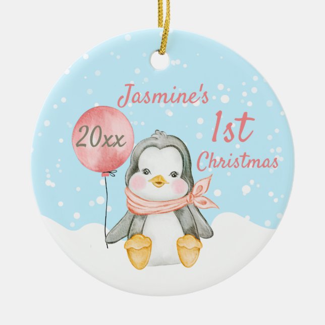 Niedliches Pinguin Baby's First Christmas Pink Keramik Ornament (Vorne)