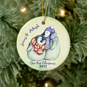 Niedliches Pinguin Couple "Our First Christmas" Keramik Ornament