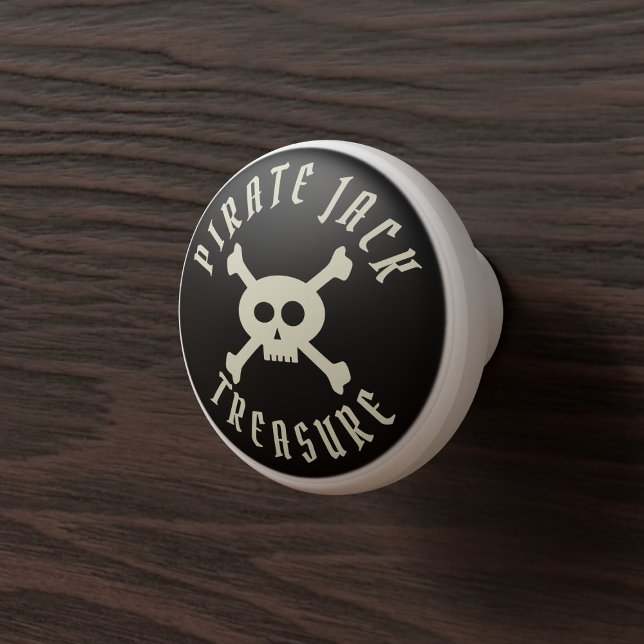 Niedliches Pirate Treasure Skull Crossbones Kabine Keramikknauf (Ahoy! Add yer pirate's name to this cute skull and crossbones cabinet knob!)