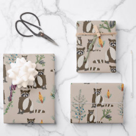 Niedliches Raccoon im Pinienwaldmuster Geschenkpapier Set