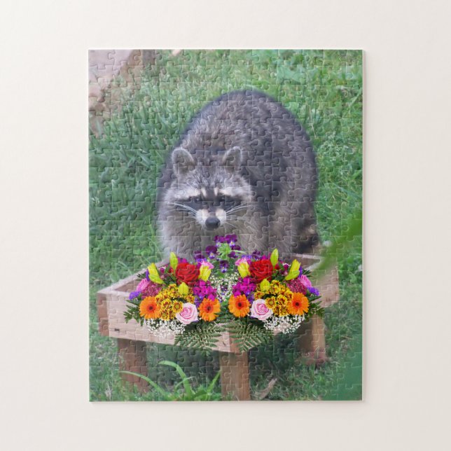 Niedliches Raccoon mit Blume (Vertikal)
