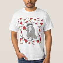 Niedliches Raccoon mit Wassermelonen Stücken