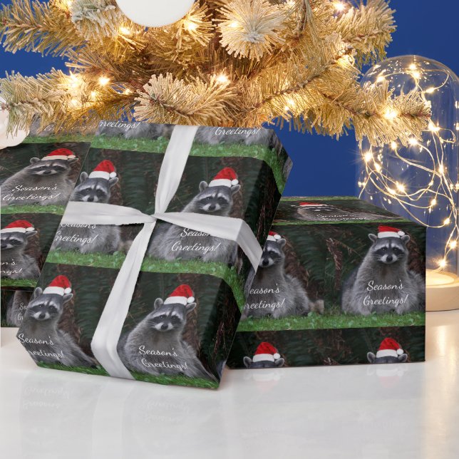 Niedliches Raccoon Rote Weihnachtsmannmütze Urlaub Geschenkpapier (Feiertage)