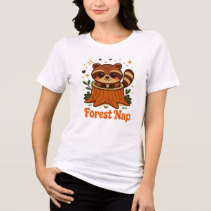 Niedliches Raccoon Schlafen auf Baumstumpf im Wald Tri-Blend Shirt