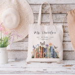 Niedliches Regenbogenregal & Bücher Lehrermonogram Tragetasche<br><div class="desc">Überraschen Sie den Lehrer in Ihrem Leben oder in Ihrer Leckerei selbst (wenn Sie Lehrer sind) mit dieser bezaubernden Tasche aus Monogramm, die eine wunderschöne Aquarellillustrierung von Büchern in einem virtuellen Regal enthält. Du bist mein Held, Lehrer. Perfektes Geschenk für Ihren Lieblings-Schullehrer für Weihnachten, Zurück zur Schule, Jahresende oder Lehrer-Wertungstag....</div>