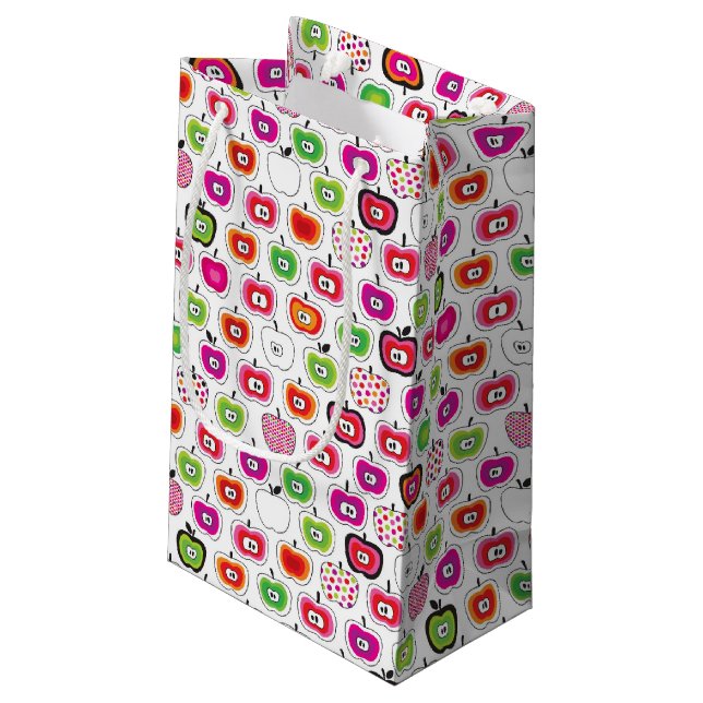 Niedliches retro Apfelmuster Kleine Geschenktüte (Rückseite Schrägansicht)