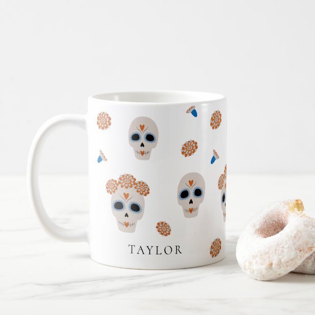 Niedliches Schädelmuster | Modernes Halloween Kaffeetasse (Mit Donut)