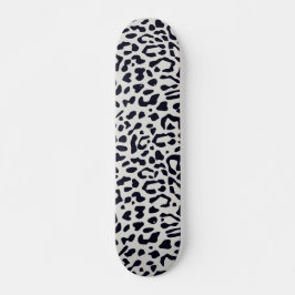 Niedliches Schneeleopard-Muster Skateboard