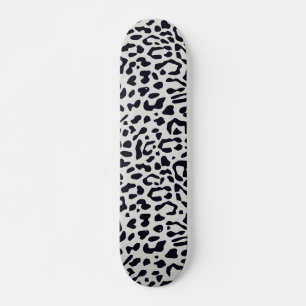 Niedliches Schneeleopard-Muster Skateboard