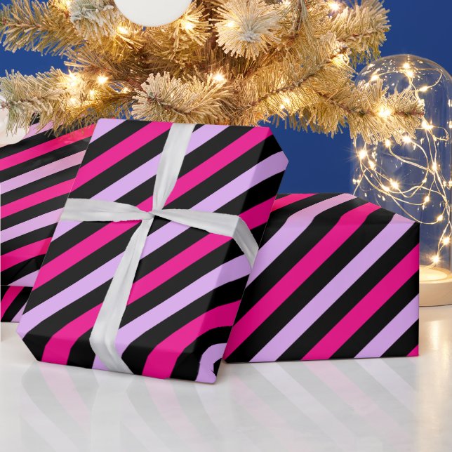 Niedliches Schwarz-Grau-Streifenmuster Geschenkpapier (Feiertage)