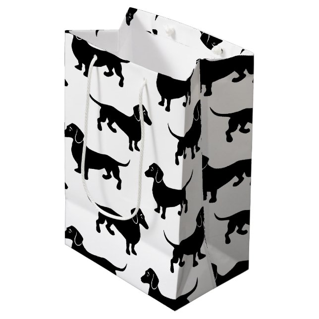Niedliches schwarzes Dackel-Muster Mittlere Geschenktüte (Vorderseite Schrägansicht)